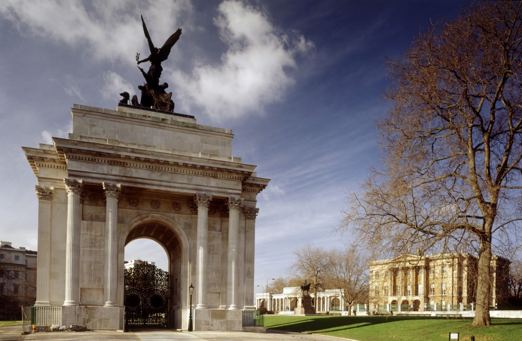 Wellington Arch, By Sue Lowry 